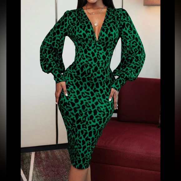 SHEIN Dresses & Skirts - SHEIN | green Leopard print bodycon long sleeve dress | Large